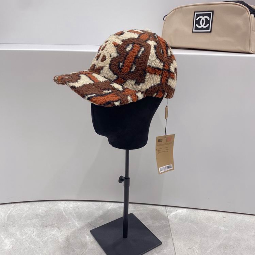Bv*b*rry Hat